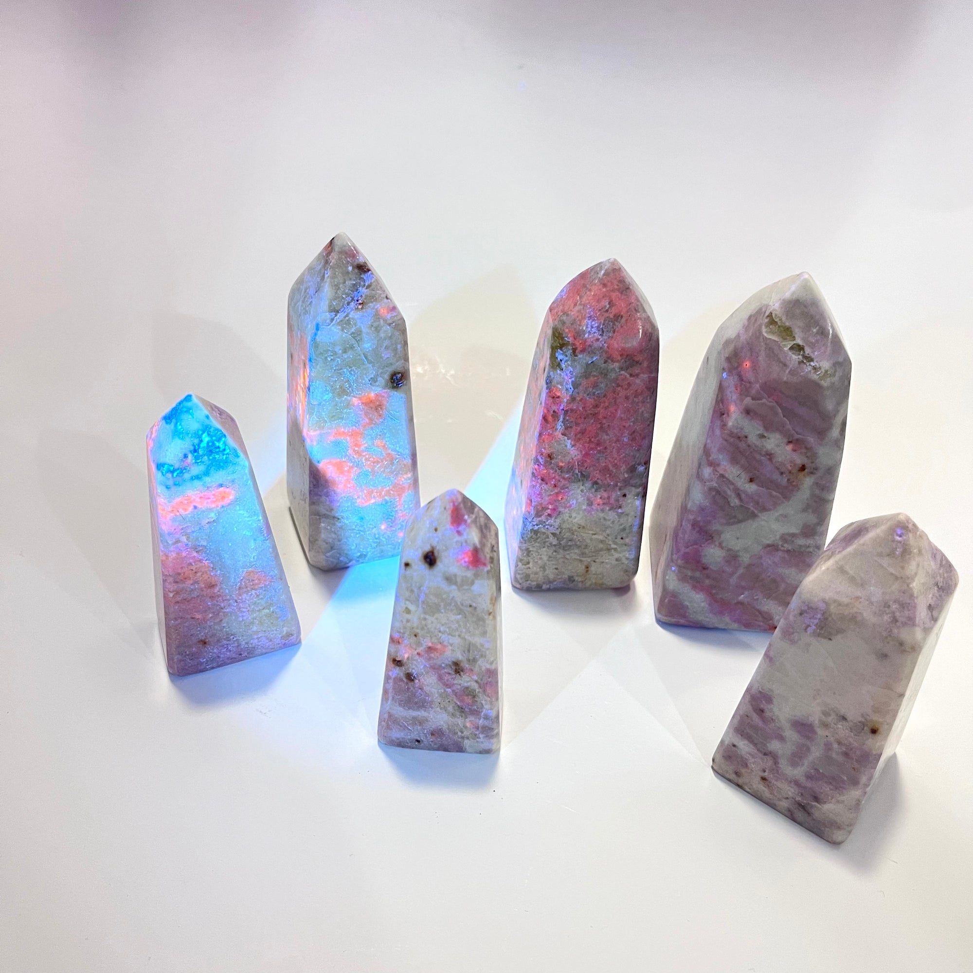 Hackmanite | Tower - UV Reactive