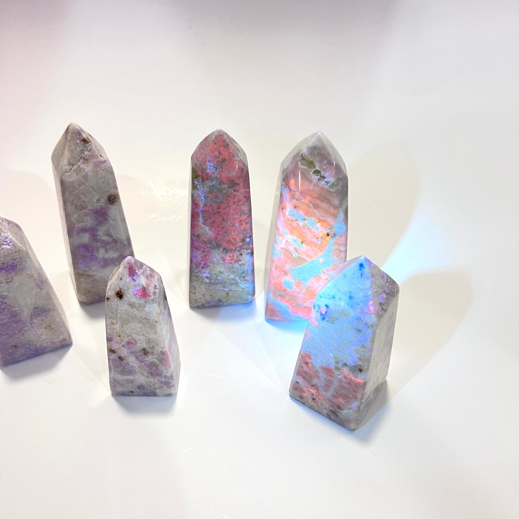 Hackmanite | Tower - UV Reactive
